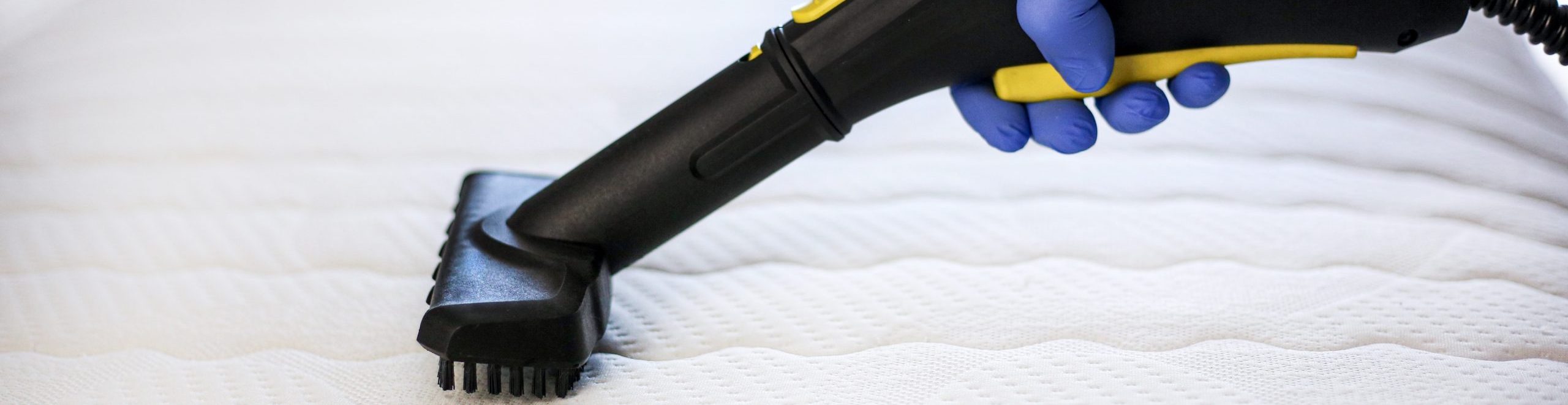 cleaning-disinfection-mattress-bedroom-with-hot-steam-professional-cleaning